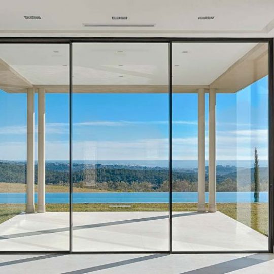 讓家更明亮：玻璃門的時尚設計靈感