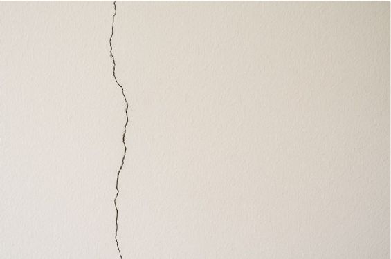 牆壁裂痕怎麼處理？完整指南教你修補方法與注意事項