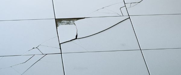 磁磚膨拱不只影響美觀！常見原因與修繕建議一次看